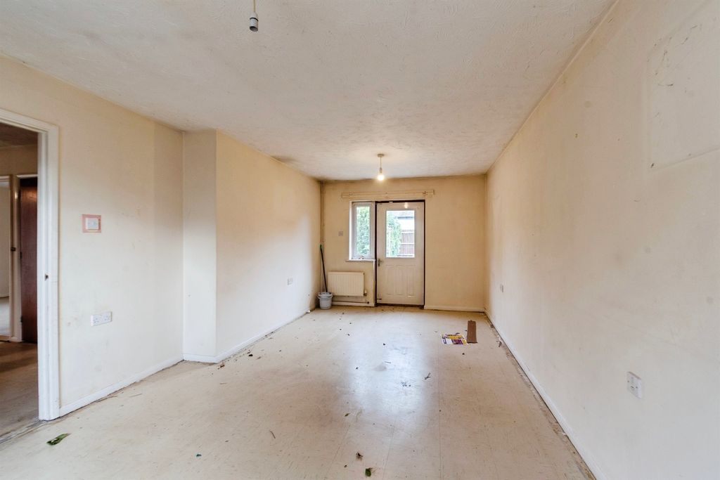 Property photo 3 of 8