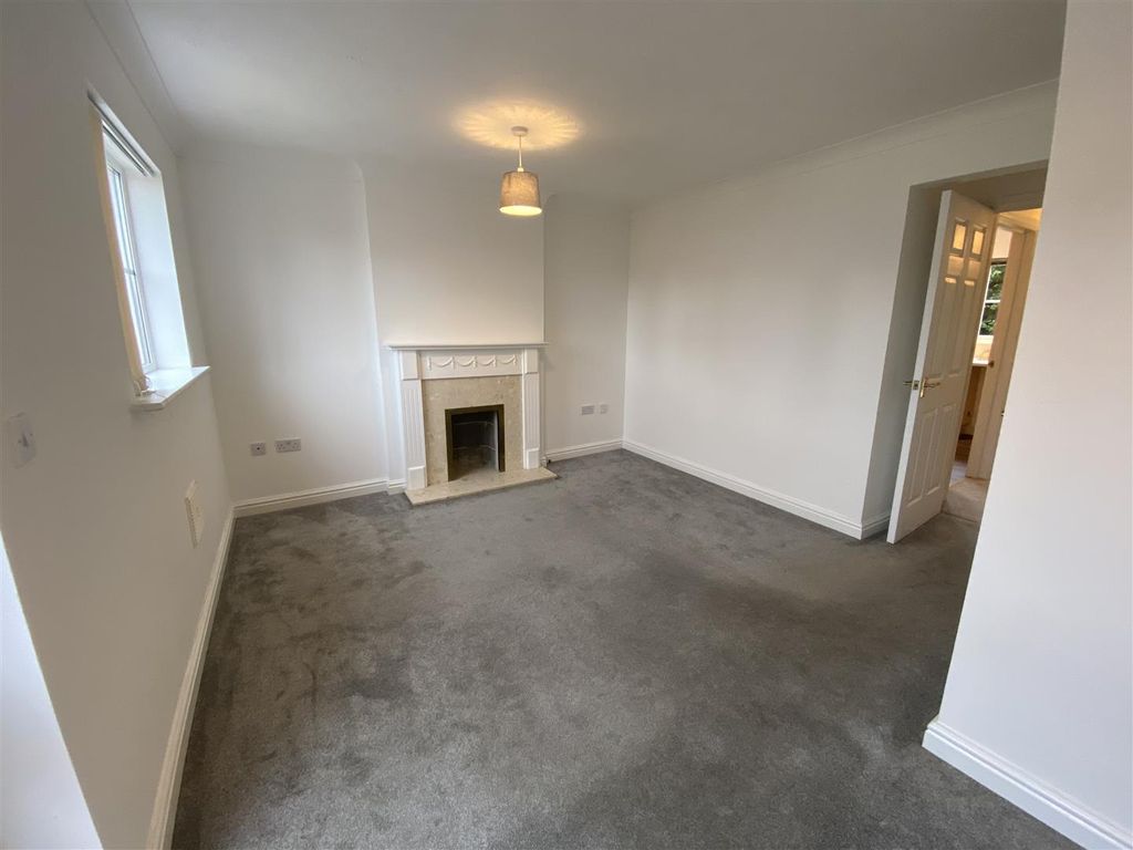 Property photo 2 of 16 Lounge