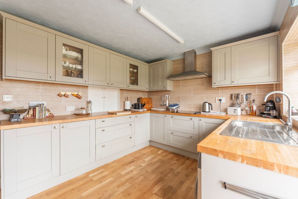 Property photo 3 of 26