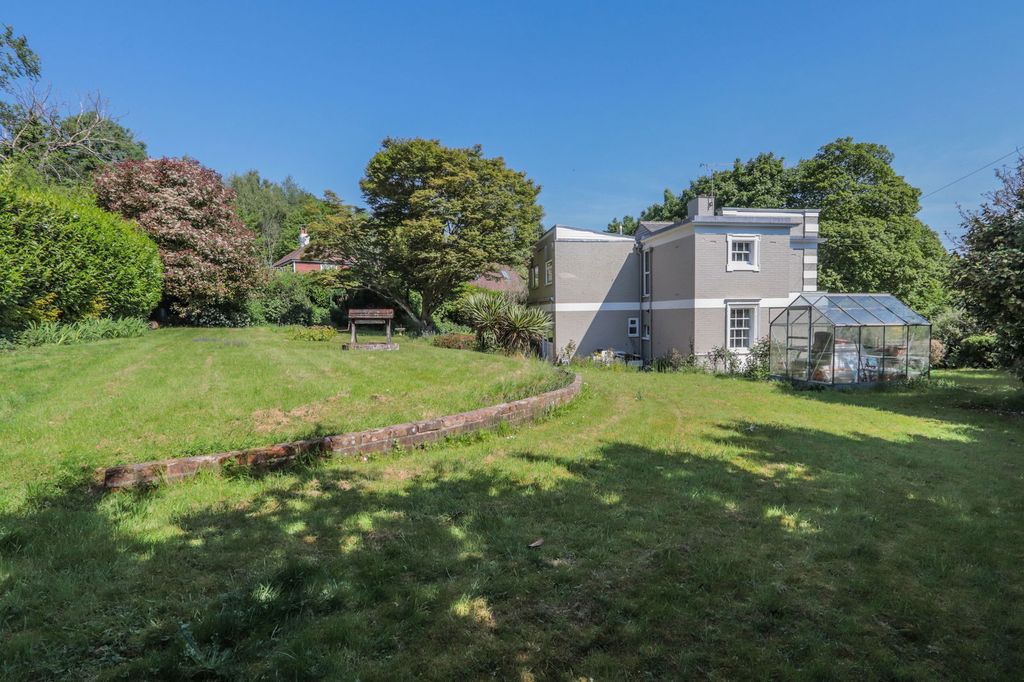 Property photo 2 of 18