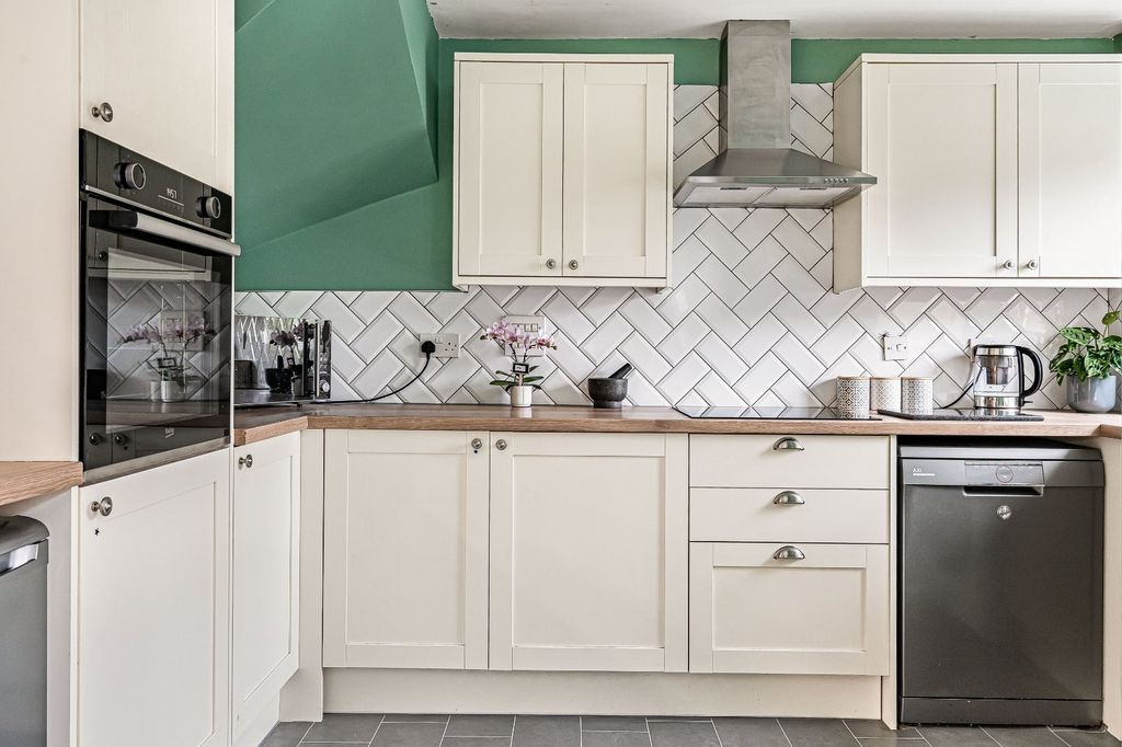 Property photo 2 of 26 Kitchen/Dining Room