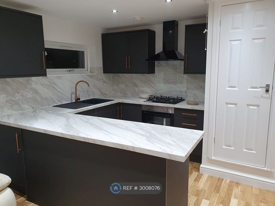 Property photo 2 of 12 Kitchen