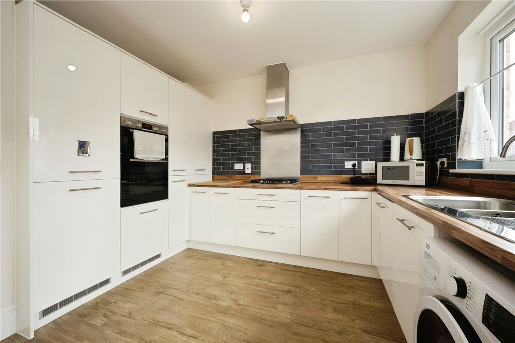 Property photo 2 of 18 Picture No. 34