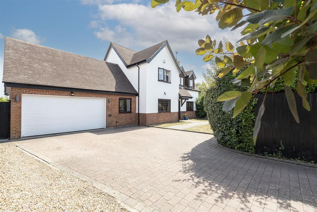 Property photo 1 of 12 20-Lybury-Lane-26.Jpg