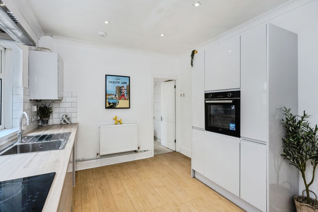 Property photo 3 of 17 Photo