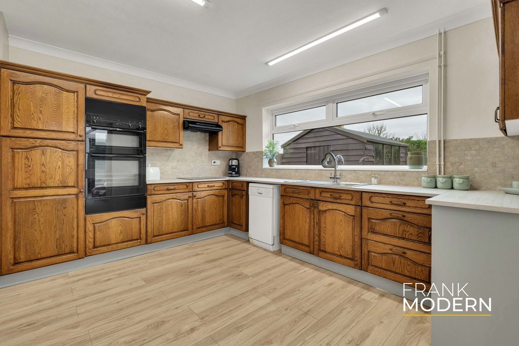 Property photo 3 of 37 Kitchen