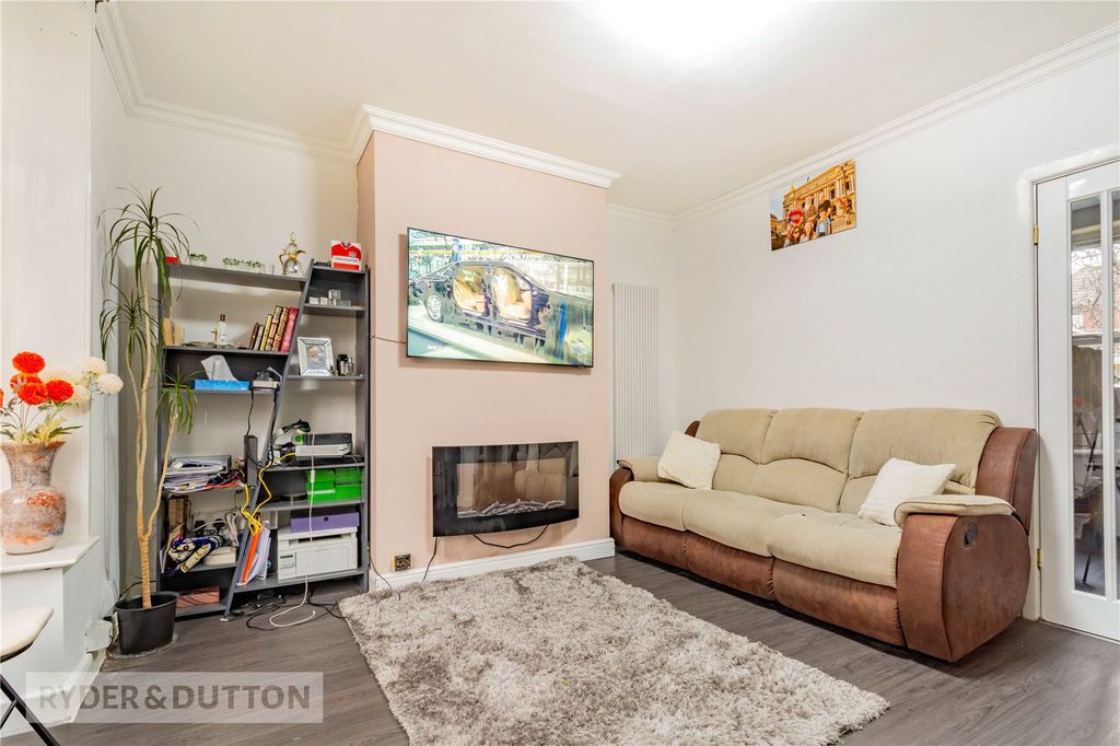 Property photo 2 of 13 Lounge