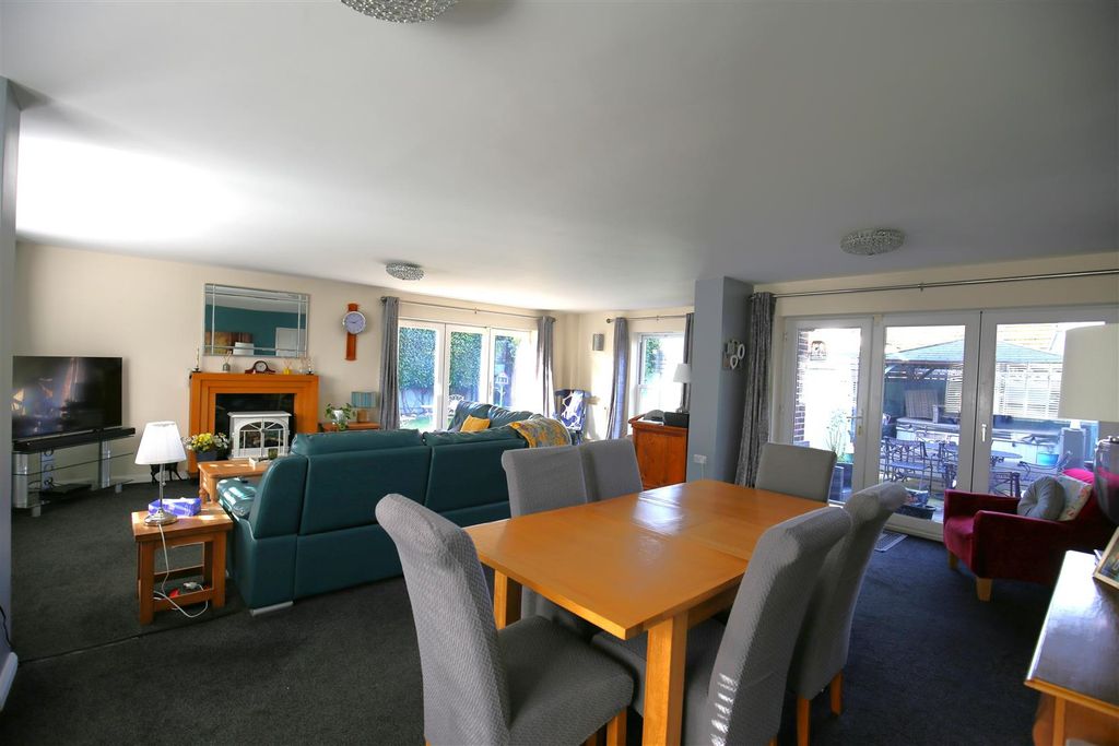 Property photo 2 of 6 Lounge/Diner