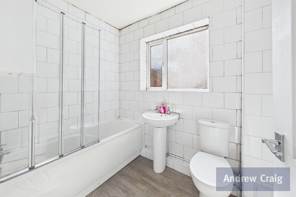 Property photo 3 of 8 Bathroom