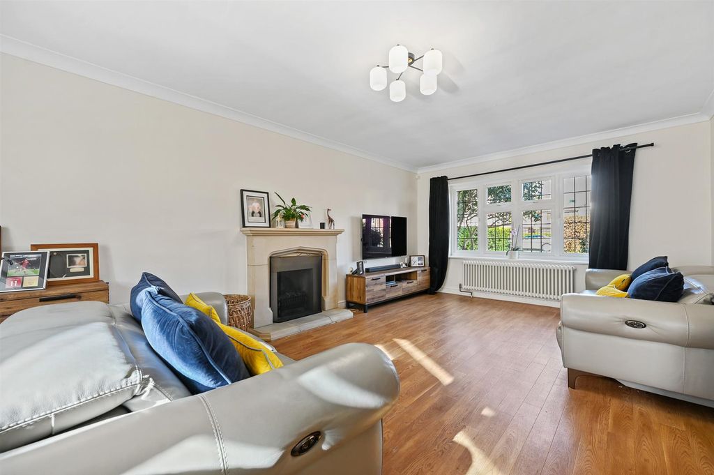 Property photo 3 of 15 Lounge.Jpg