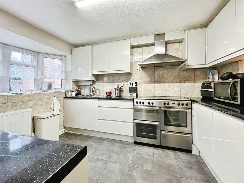 Property photo 3 of 15 Kitchen