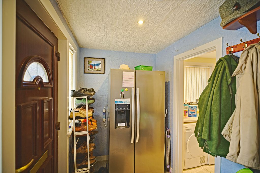 Property photo 2 of 15 4