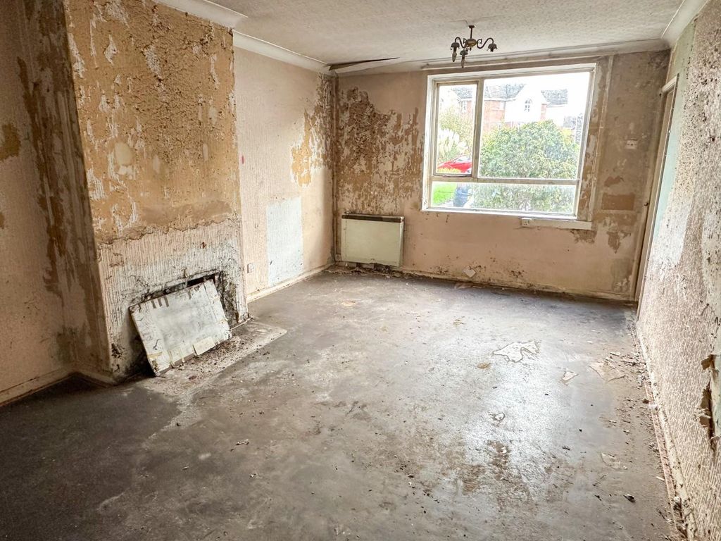 Property photo 2 of 15 Lounge