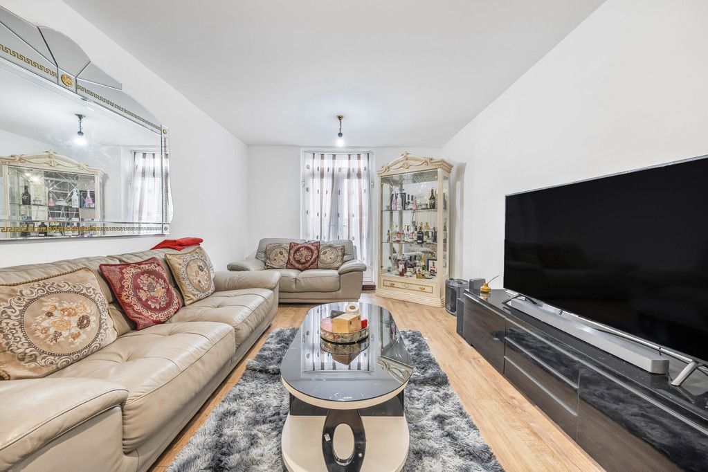 Property photo 1 of 10 Lounge