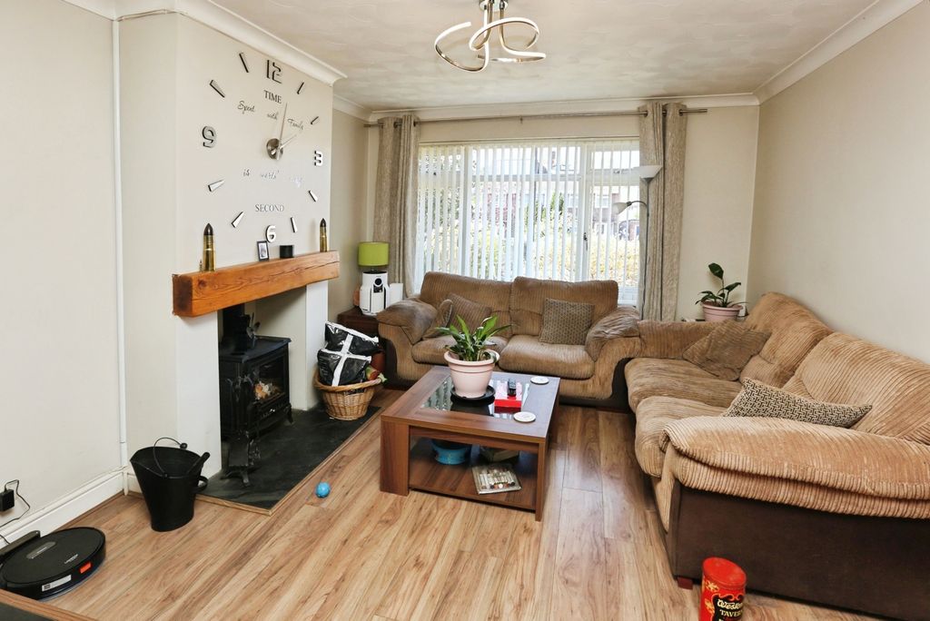 Property photo 3 of 17 Photo