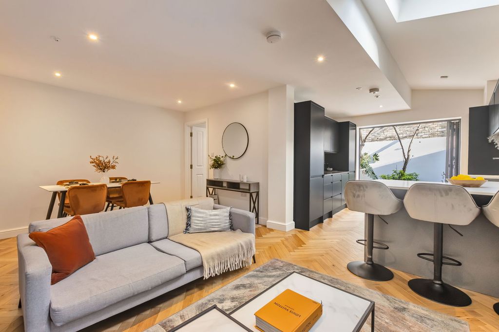 Property photo 2 of 24