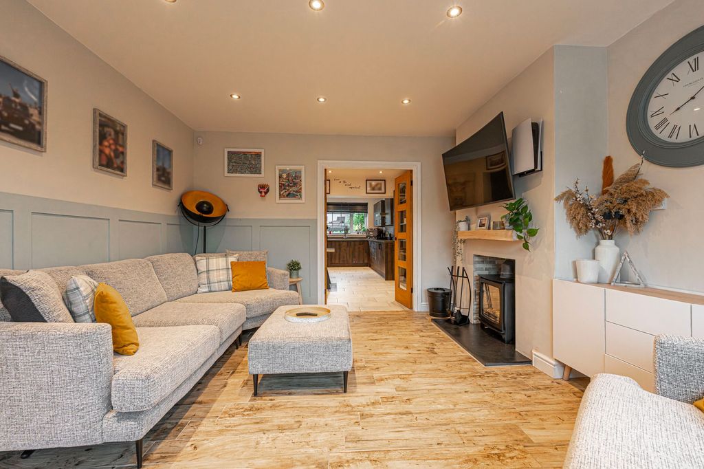Property photo 1 of 43