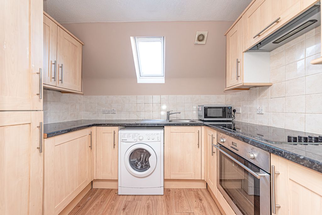Property photo 2 of 16 (12)