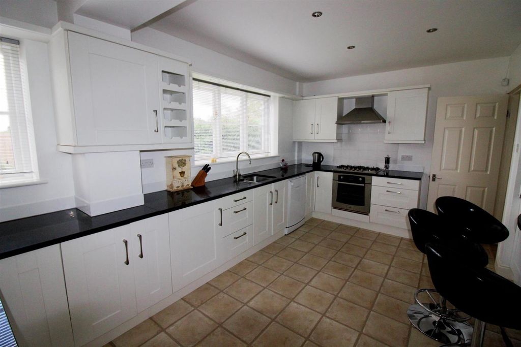 Property photo 3 of 18 Kitchen 2.Jpg
