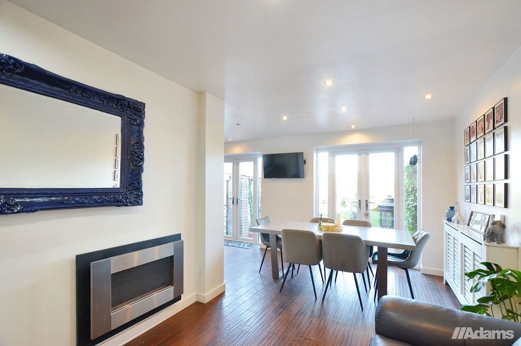 Property photo 3 of 25