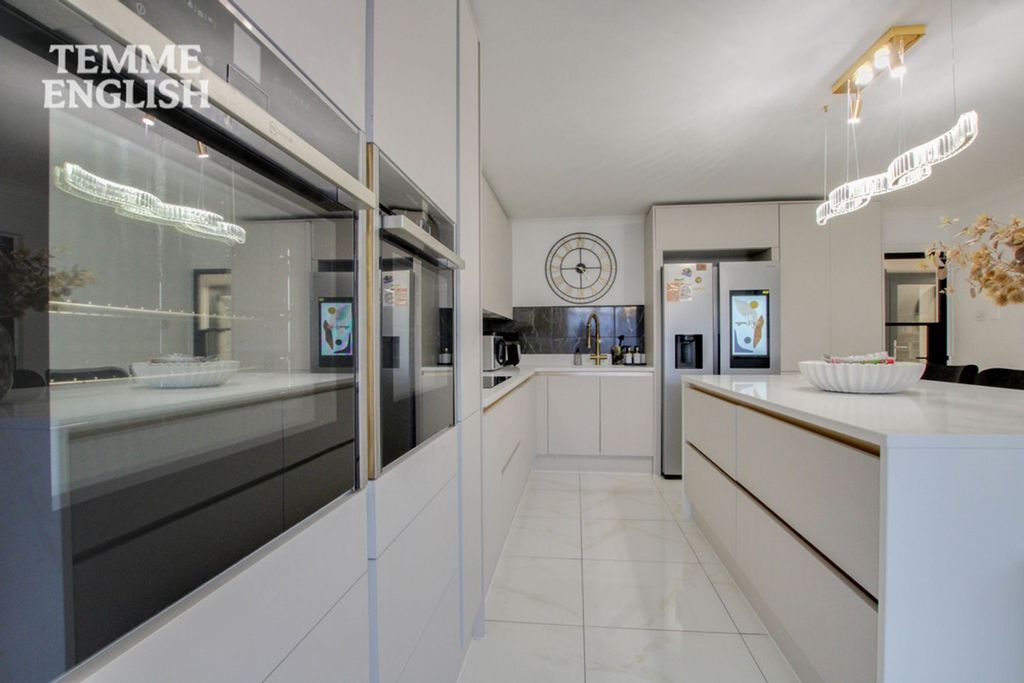 Property photo 3 of 52