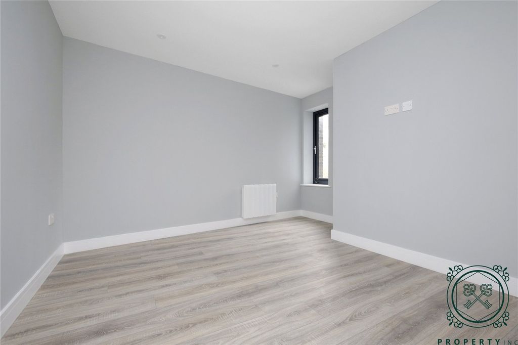 Property photo 1 of 9 Bedroom 1