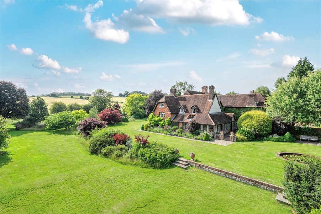 Property photo 1 of 33 Leading Shot