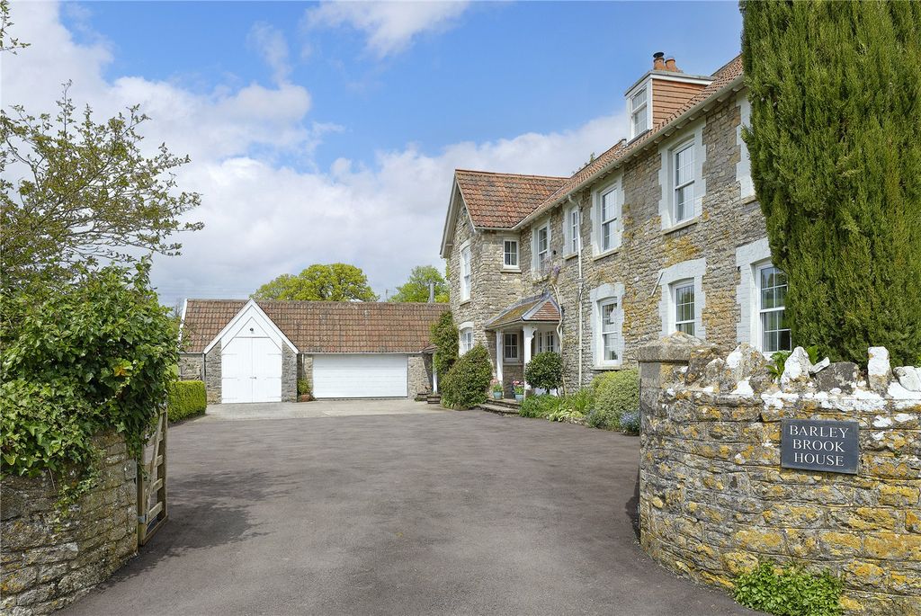 Property photo 2 of 17 Front