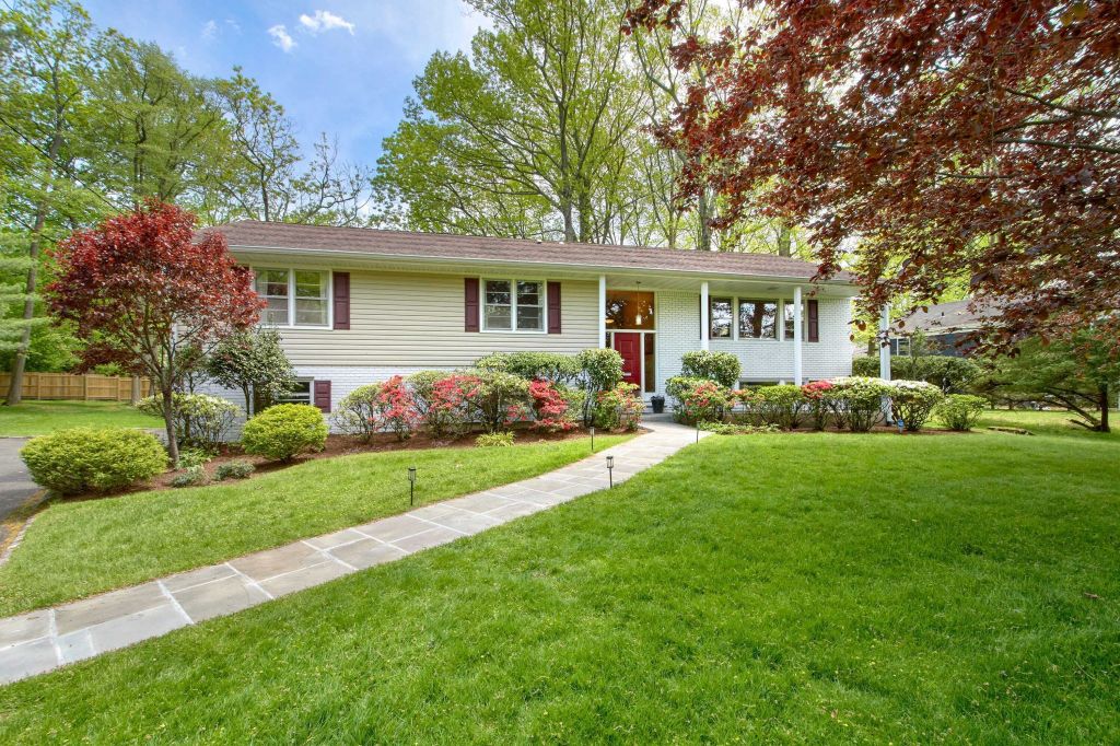 Property photo 1 of 28