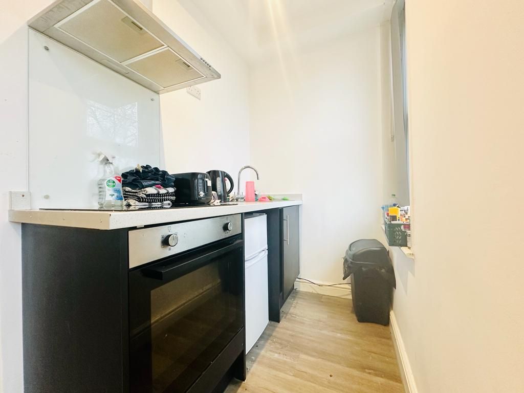 Property photo 2 of 7 Kitchen Area