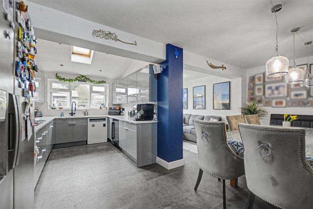 Property photo 3 of 29 Kitchen Diner_2.Jpeg