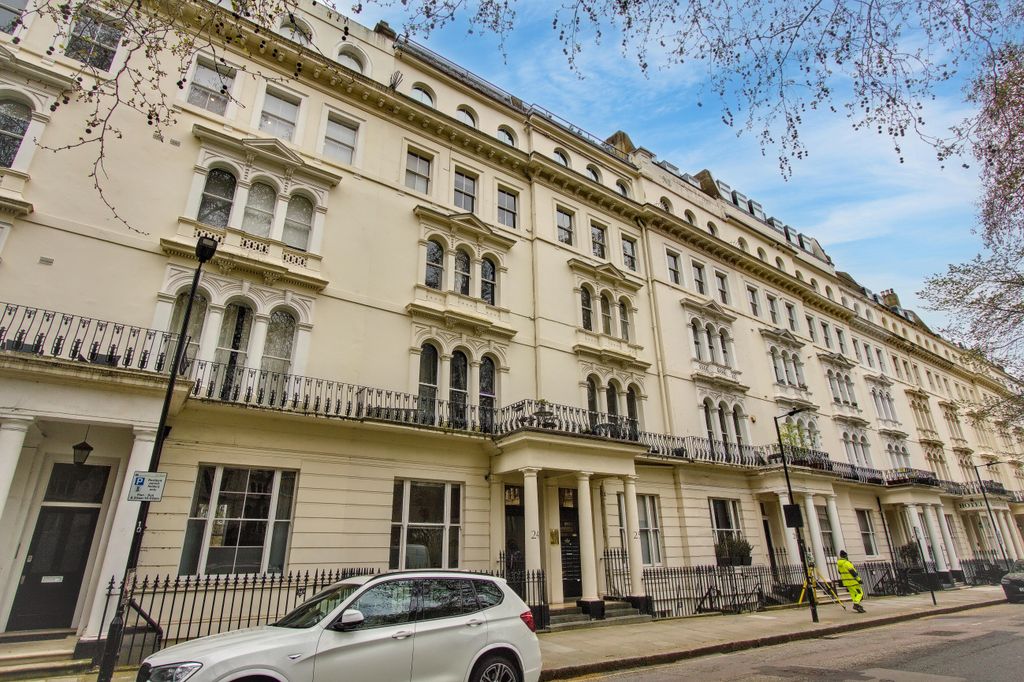 Property photo 2 of 14 4.1 Clifford Court , 24-25 Kensington Garden Square, London W2 4Be