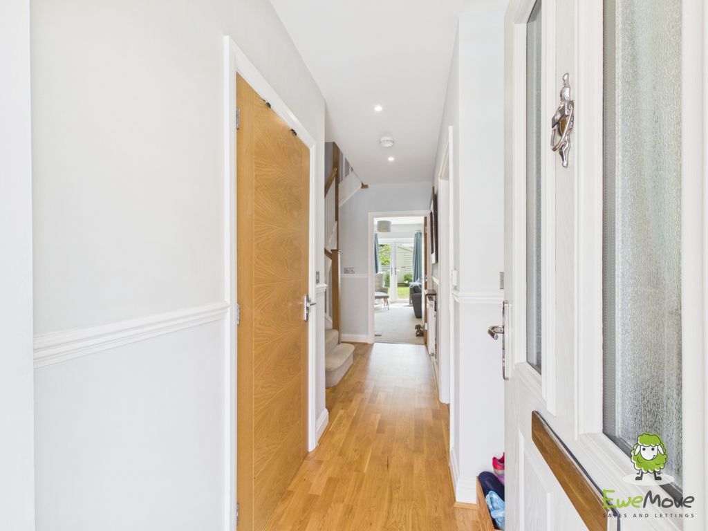 Property photo 2 of 36 Ewemove Estate Agents Basingstoke - 3 Stanton Cour