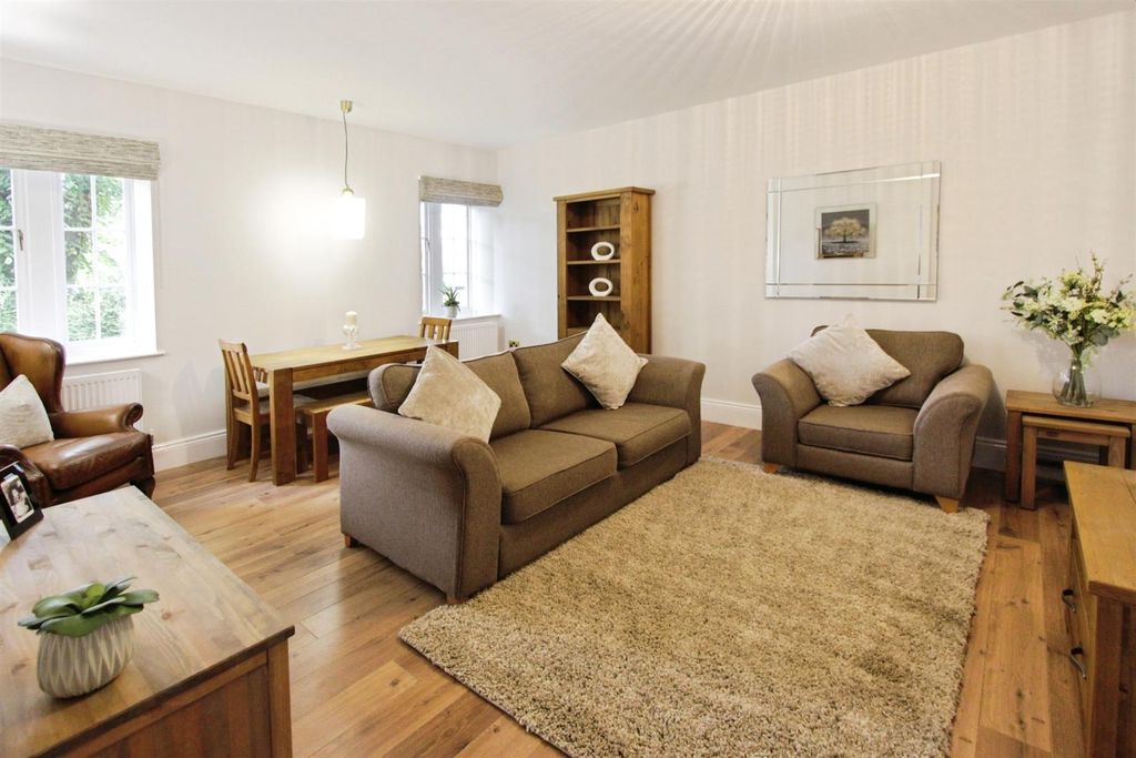 Property photo 2 of 9 55911Ab9-Living 20Room.Jpg