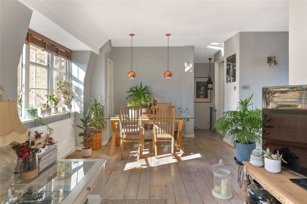 Property photo 3 of 8 Reception