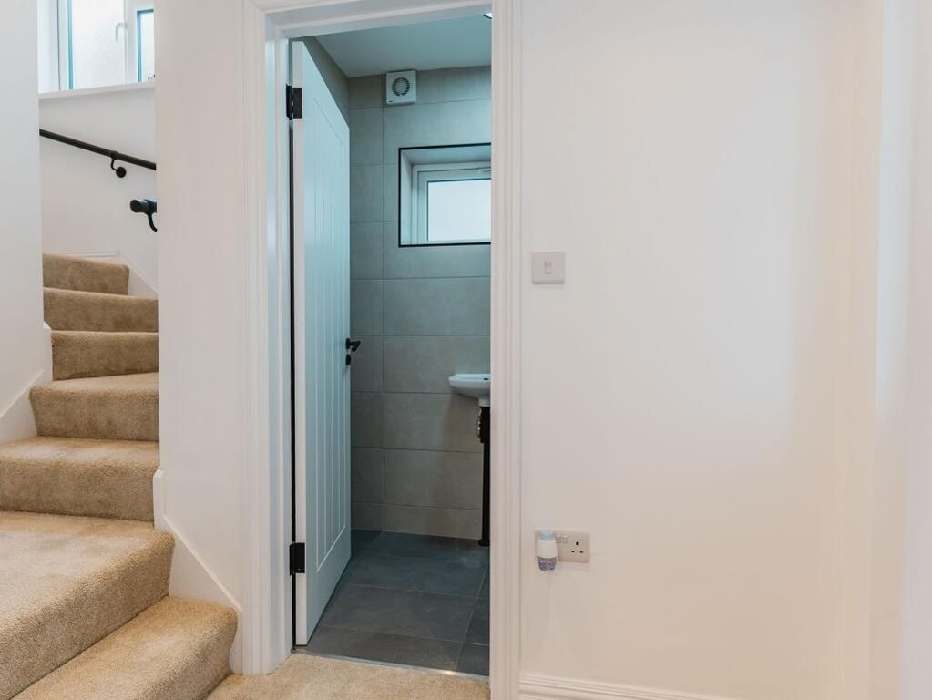 Property photo 2 of 18 Hallway