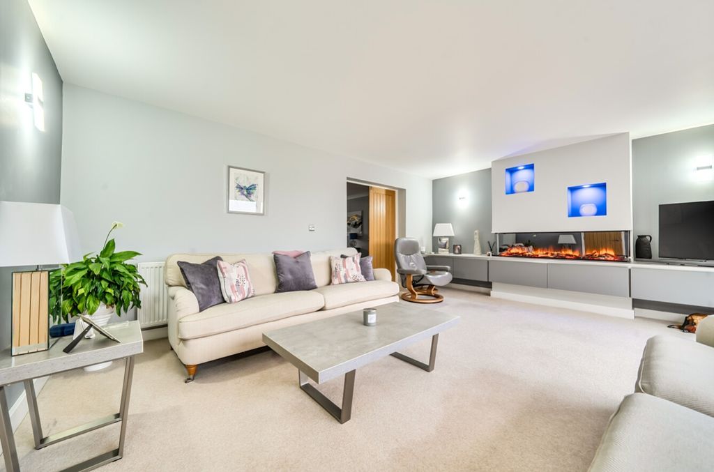 Property photo 2 of 30 1397812-21-6966Bf0787cc0