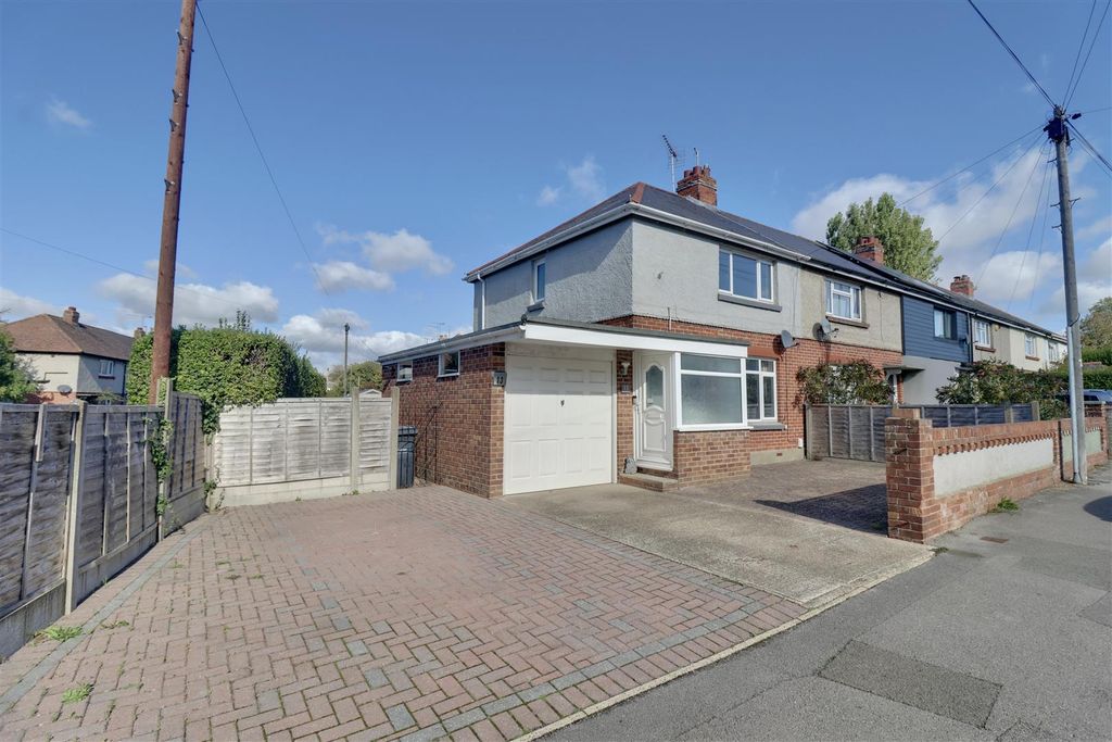 Property photo 1 of 16 98Ef4A79-13A7-4171-A672-331A38473568_1_201_A.Jpeg