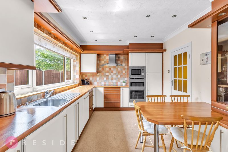 Property photo 3 of 26 Breakfast Kitchen