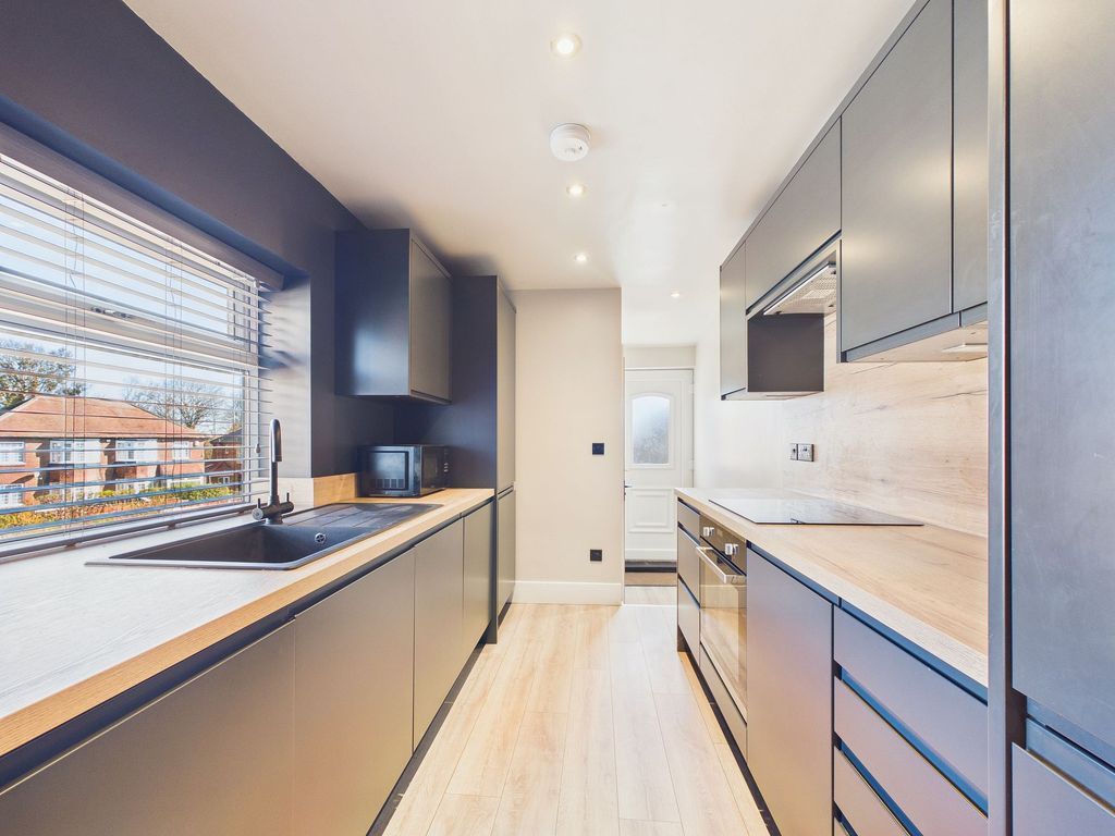 Property photo 2 of 11 Kitchen