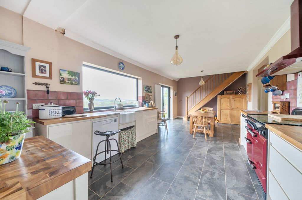 Property photo 3 of 26 1438127-25-69d950...