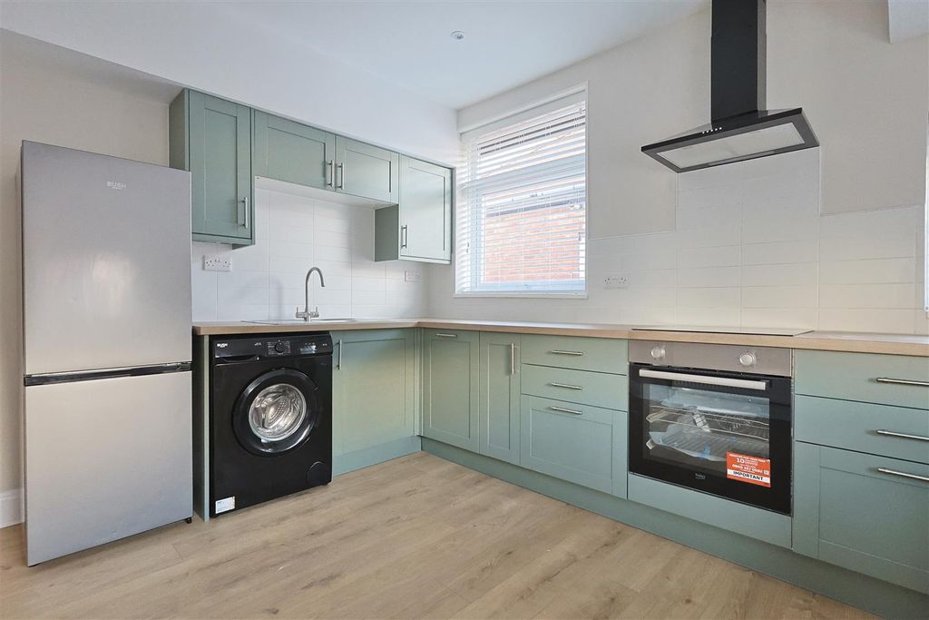 Property photo 3 of 23 Bfdf8435-3C34-4490-8DC1-A549E6A976B7_1_201_A.Jpeg