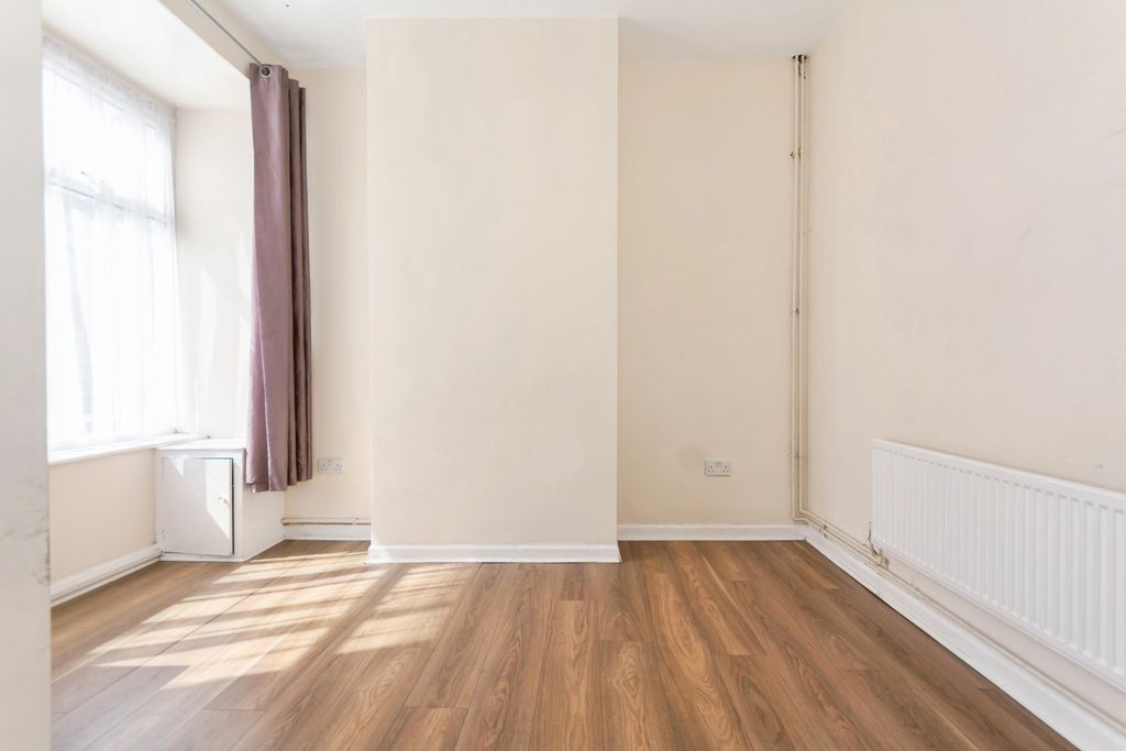 Property photo 3 of 17 Photo