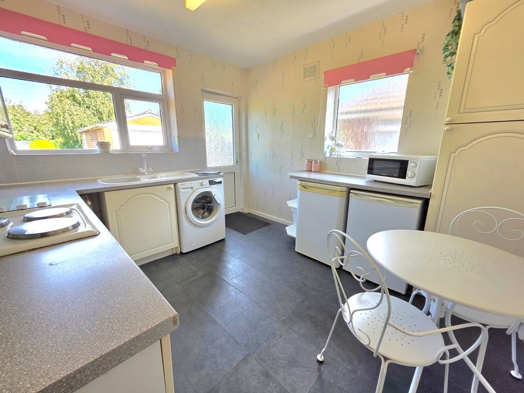 Property photo 3 of 14 Dining Kitchen
