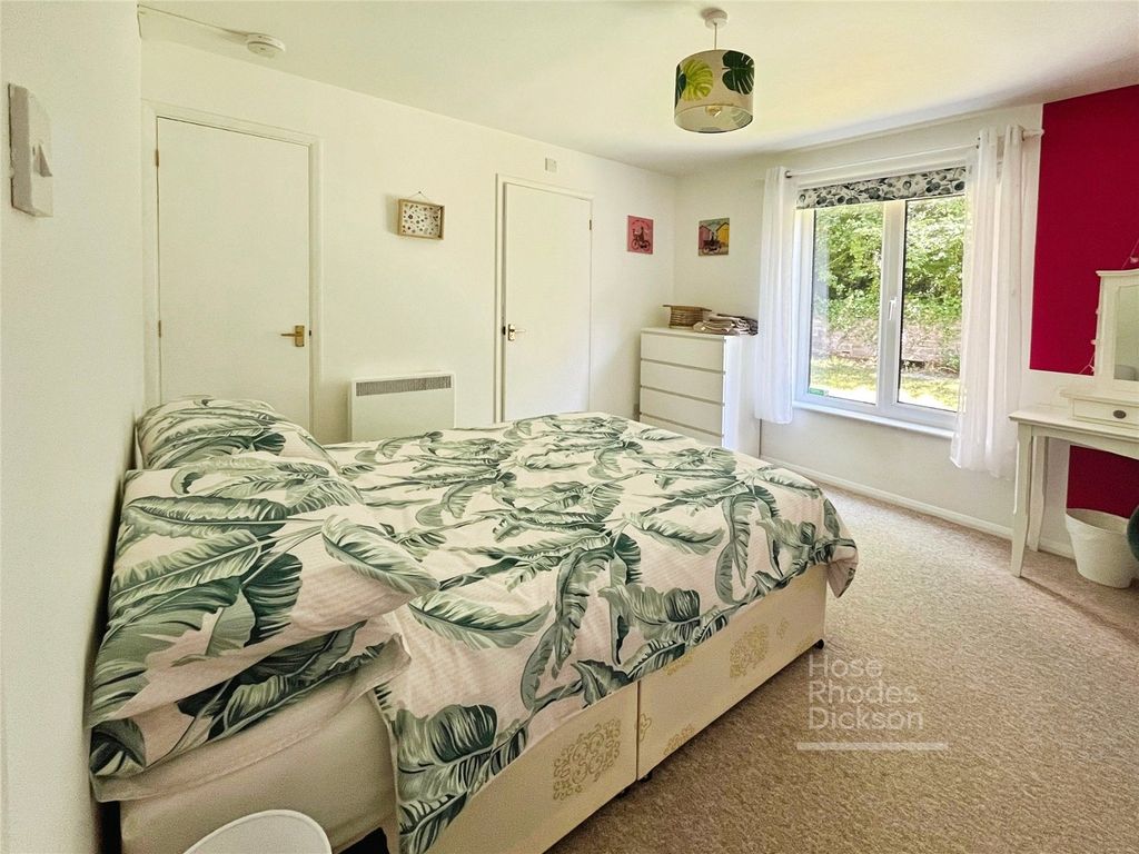 Property photo 3 of 9 Bedroom
