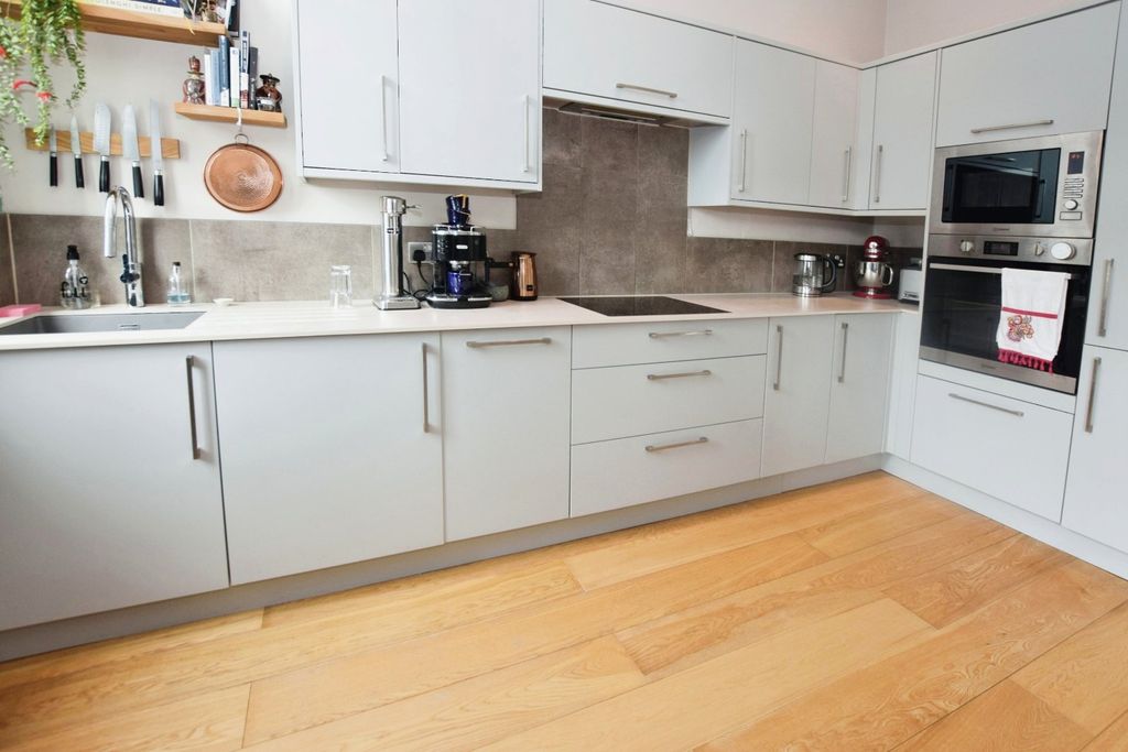 Property photo 2 of 14 Picture No. 11