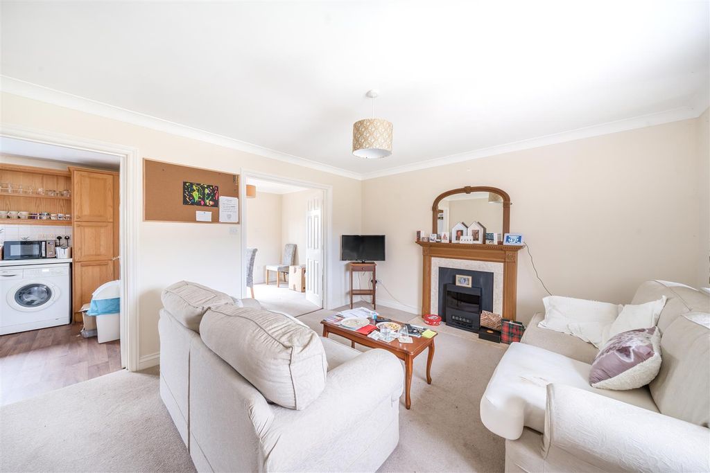Property photo 2 of 14 Sitting Room