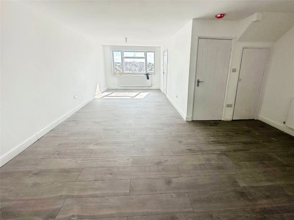 Property photo 3 of 18 Picture No. 27