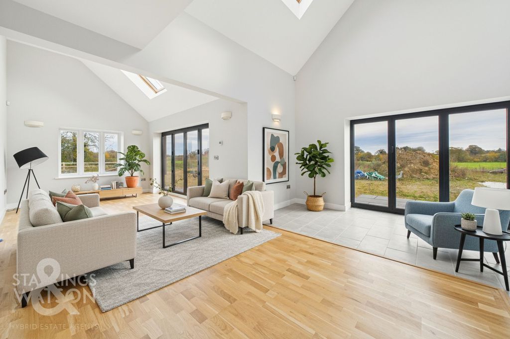 Property photo 2 of 25