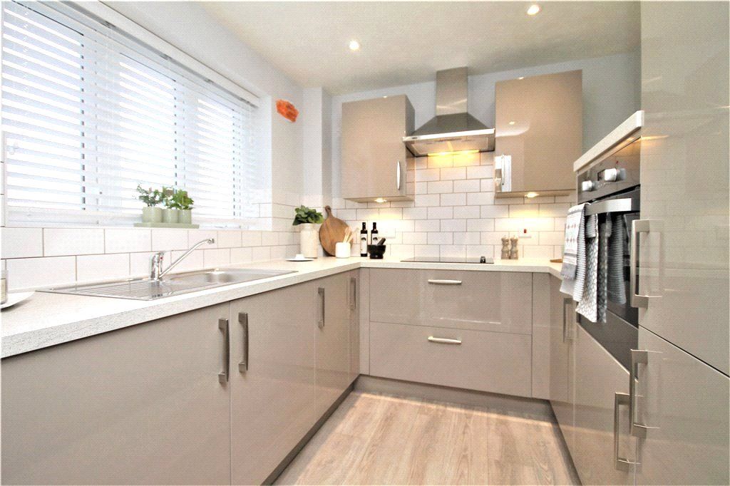 Property photo 3 of 12 Kitchen